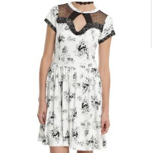 Medium Hot Topic Disney Princess white black print lace dress